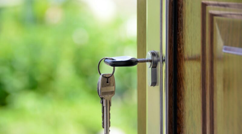 black handled key on key hole