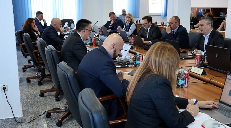 Vlada FBiH ukida 10 % carine na uvoz nafte i naftnih derivata na 6 mjeseci