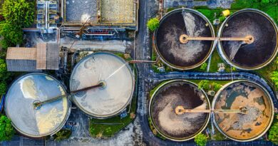 black and brown round drum set